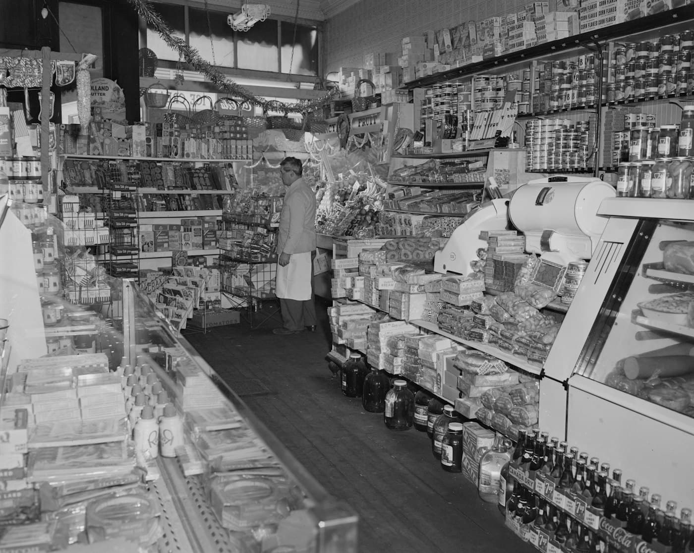 Grayscale photograph of people in a market, 1952